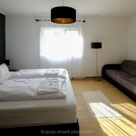 Ciprus Porta Apartmanok 巴拉腾肯尼斯 外观 照片
